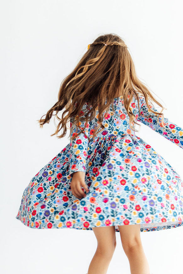 Vestido L/S Floral Clásico con Bolsillos y Vuelo